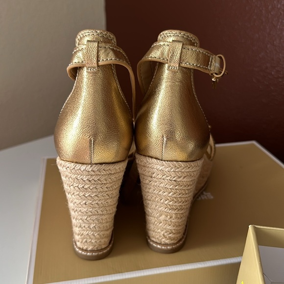 Authentic gold Michael Kors  Ripley wedges 10 - Picture 5 of 11